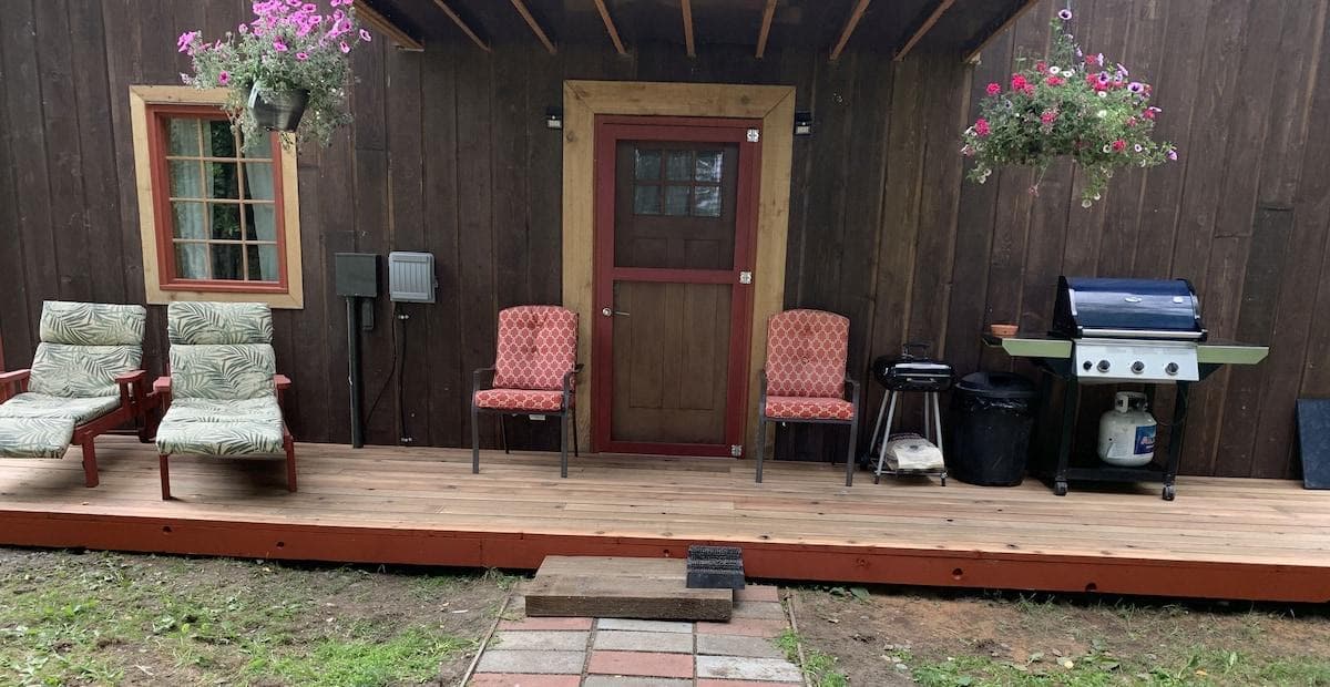 Entrance to the Guest Suite with 2- Grills  and Seating 